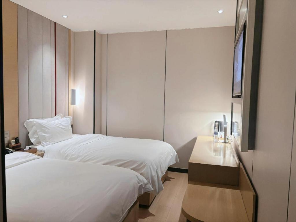 Lavande Railway Station Branch Otel 2*