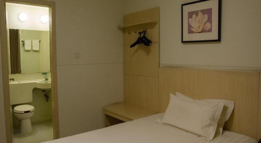 Jinjiang North Bund Yangpu Bridge Branch Hotel 2*