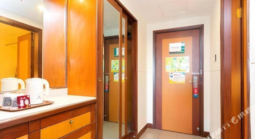 Jinjiang North Bund Yangpu Bridge Branch Hotel 2*