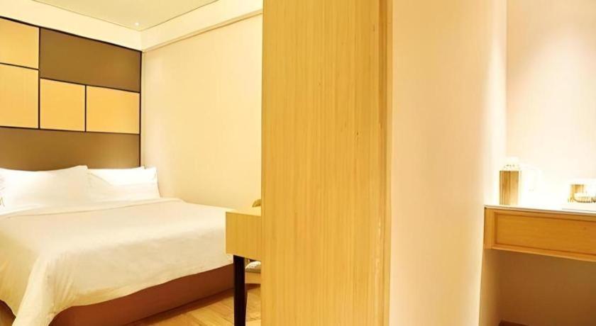 Ji Lujiazui Babaiban Hotel 4*