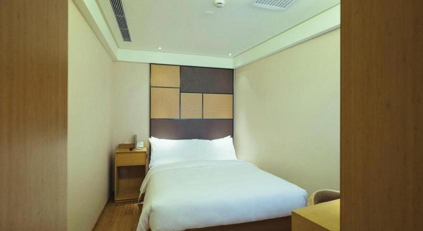 Ji Lujiazui Babaiban Hotel