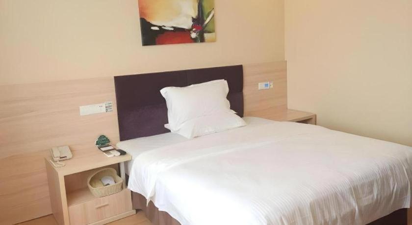 Hotel Greentree Inn Shanghai Kangqiao Industrial Zone Jinxiu Road Business Hotel 3*