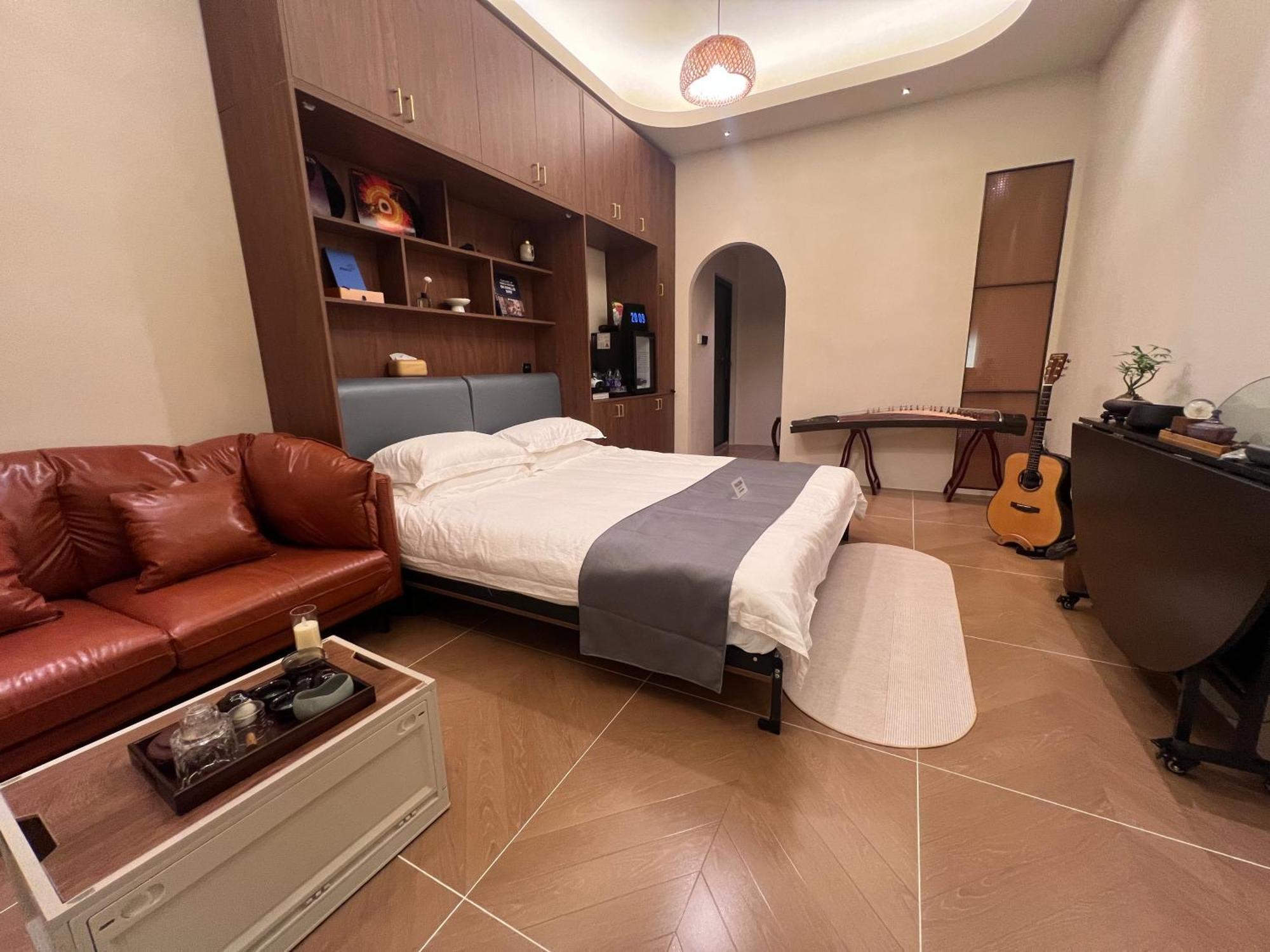 Homestay Laylive Good Soundproofing Near The Subway, Us Consulate, Nanjing Road Jing'an Temple Business District Convenient Transportation Courtyard Music Shanghai
