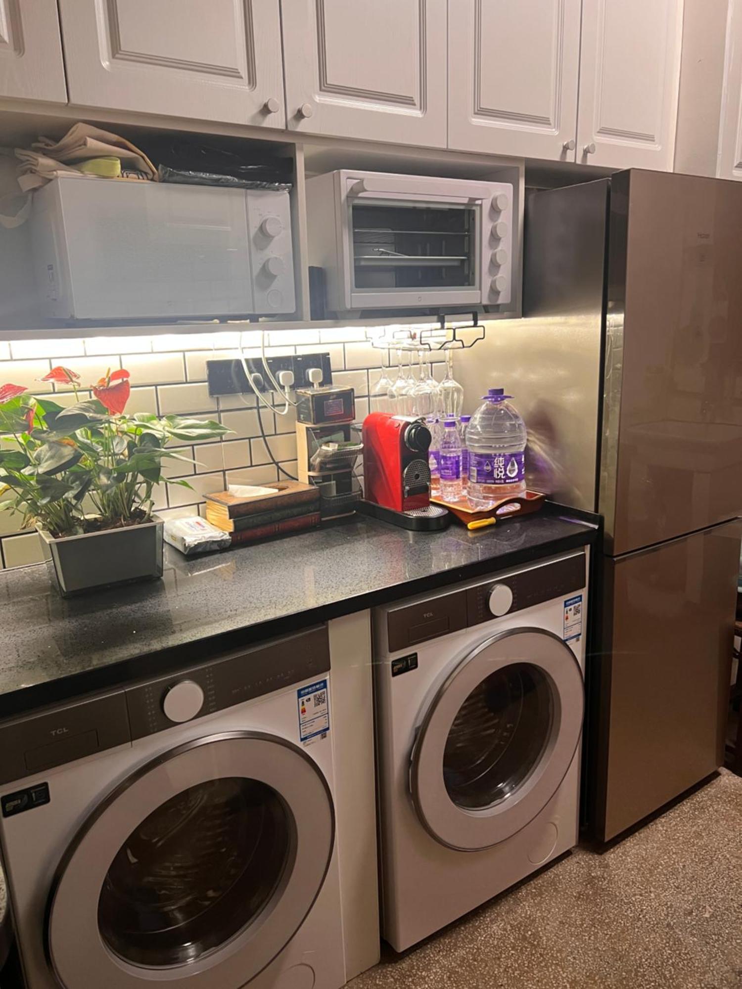Homestay Laylive Good Soundproofing Near The Subway, Us Consulate, Nanjing Road Jing'an Temple Business District Convenient Transportation Courtyard Music