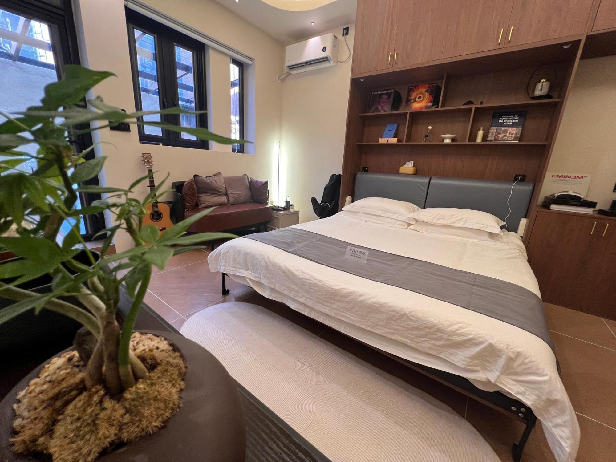 Laylive Good Soundproofing Near The Subway, Us Consulate, Nanjing Road Jing'an Temple Business District Convenient Transportation Courtyard Music *