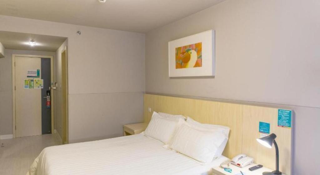 Jingjiang Select New Hongqiao 3*