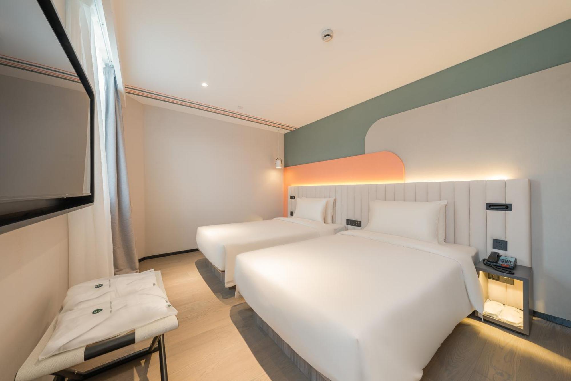 Hotel Atour X Jing'an Temple 4*