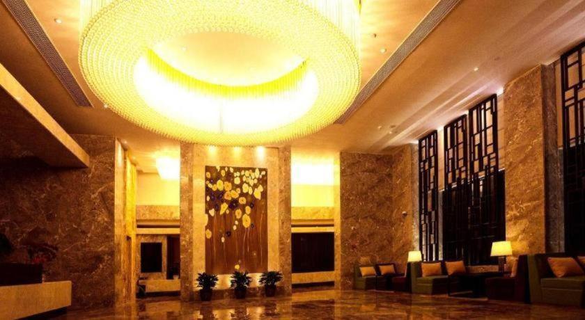 Maixinge Boutique Waigaoqiao Free Trade Zone Hotel 4*