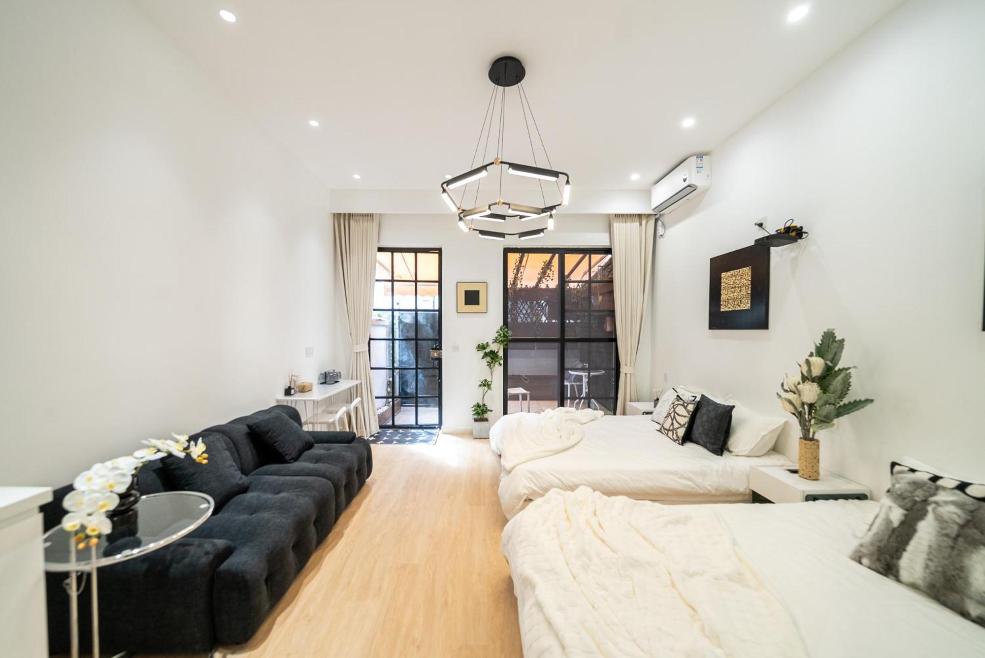 Milan-twin Bed With Sunlit Yard Apartment Shanghai
