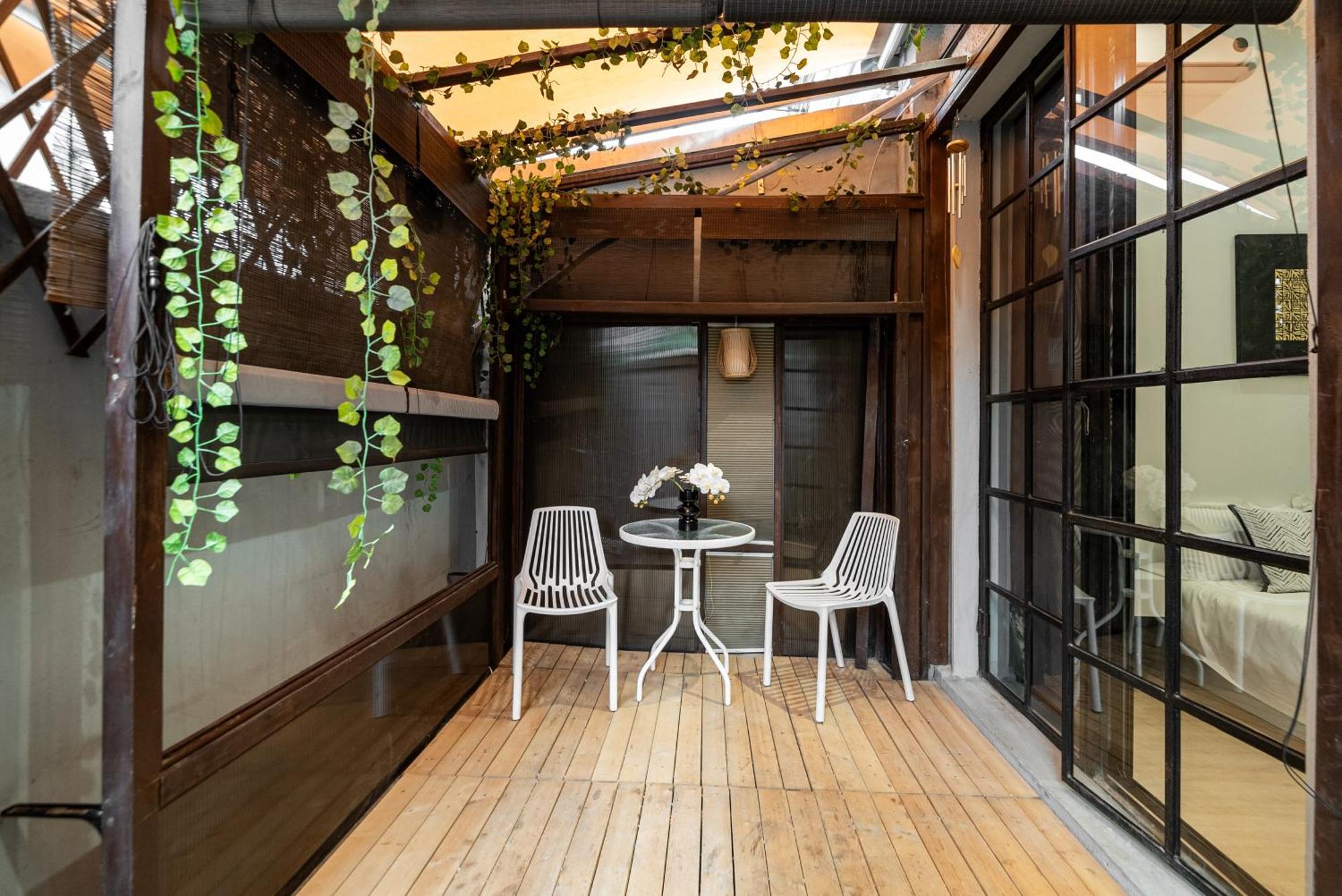 Milan-twin Bed With Sunlit Yard *