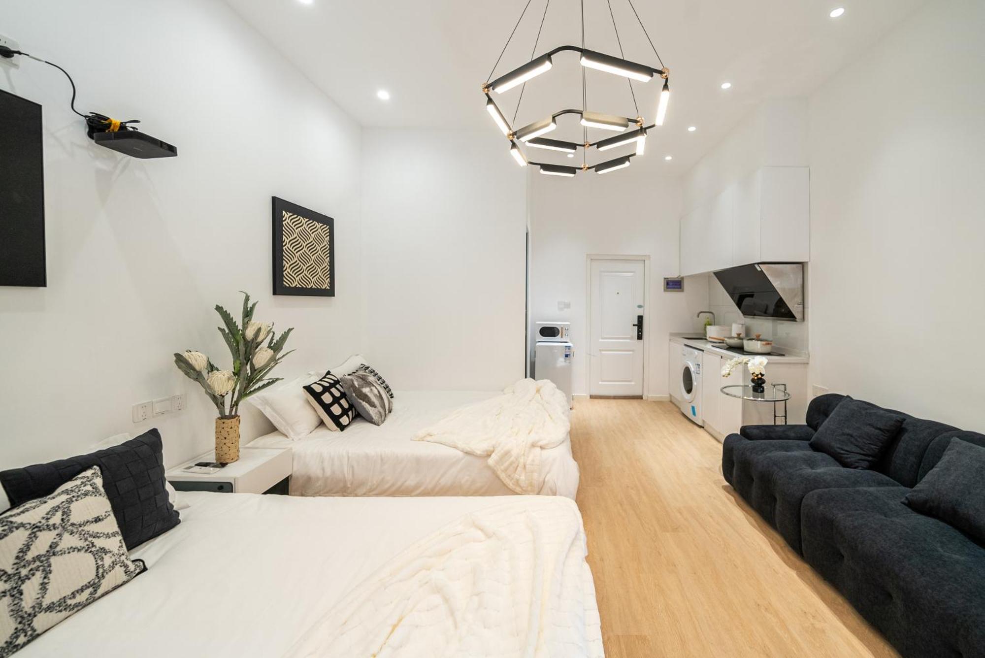 Milan-twin Bed With Sunlit Yard *
