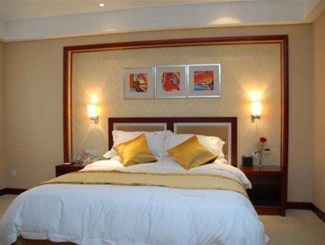 Huhua International 4*