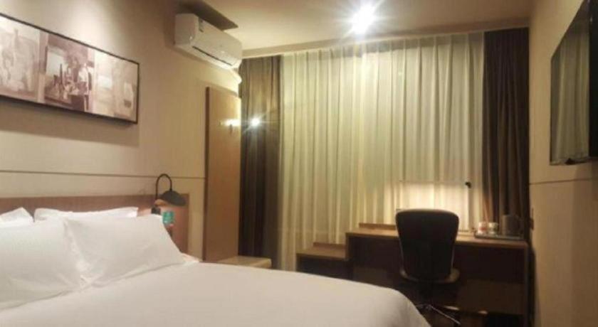 Jinjiang Select Fengxian Baolong Square North Yunhe Road Otel 2*