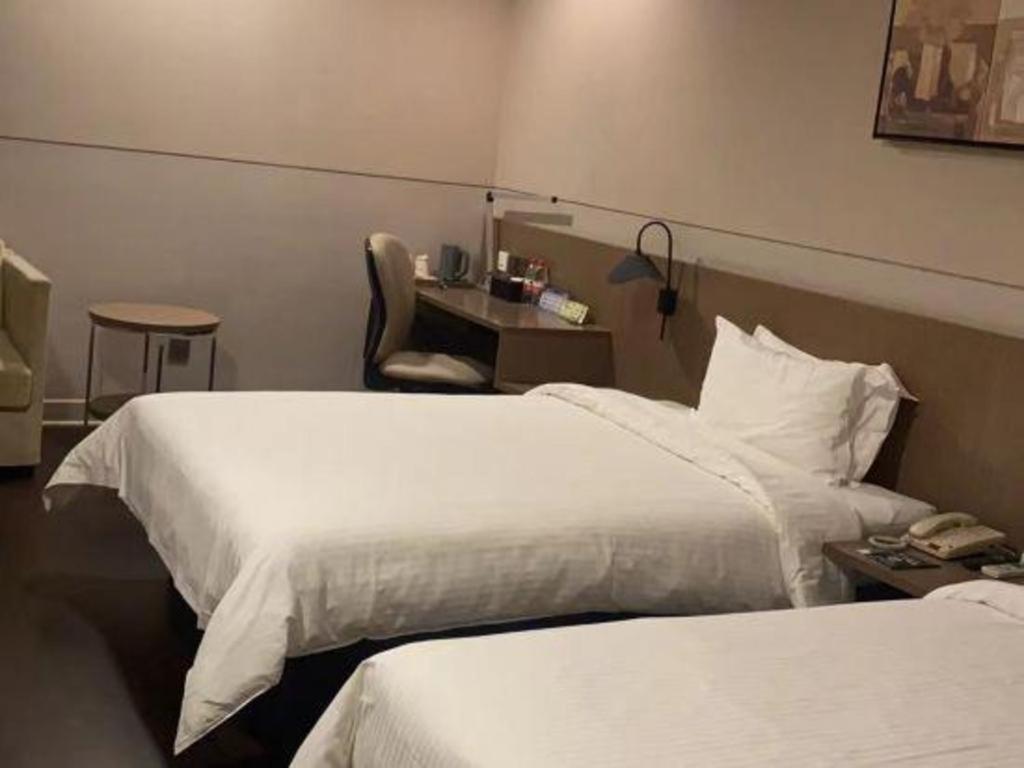 Jinjiang Select Fengxian Baolong Square North Yunhe Road Otel 2*