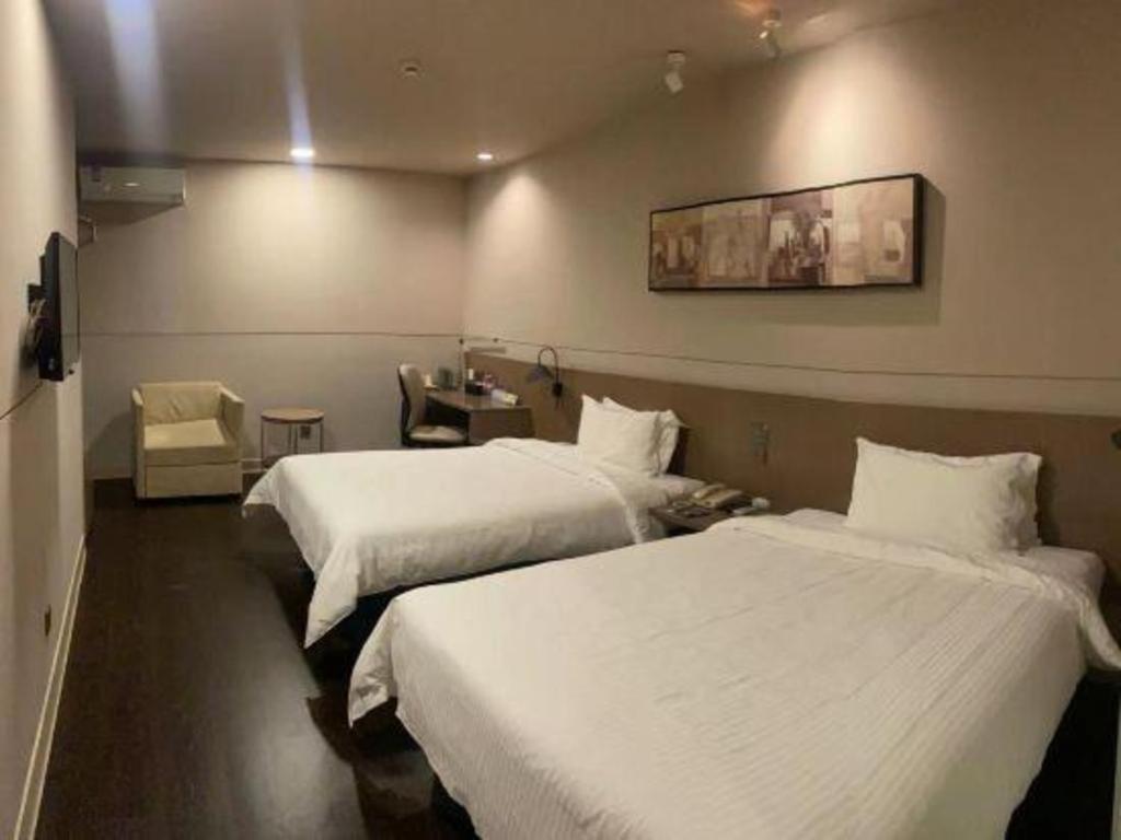 Jinjiang Select Fengxian Baolong Square North Yunhe Road Otel 2*