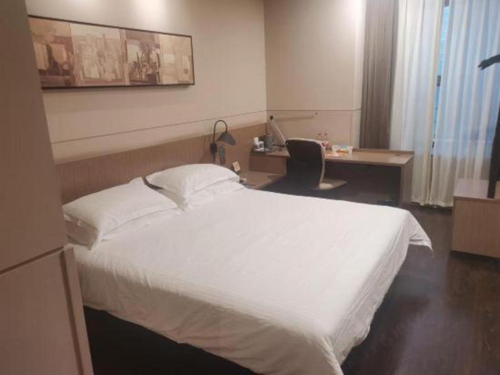 Jinjiang Select Fengxian Baolong Square North Yunhe Road Otel 2*