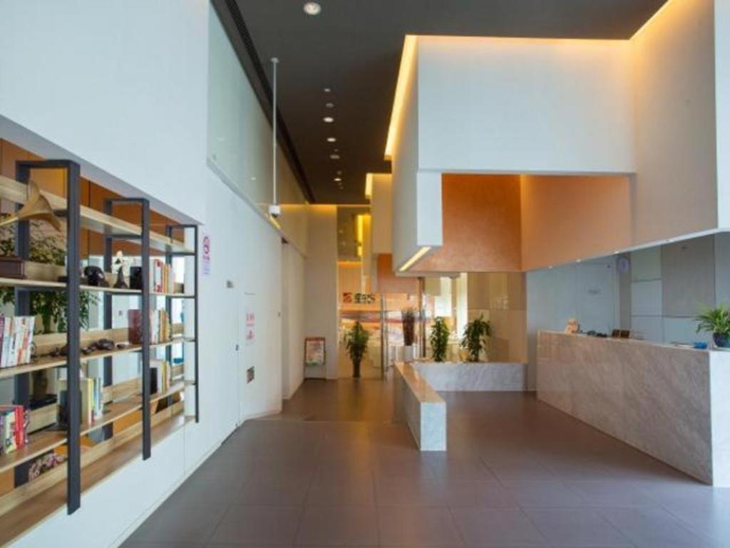 Jinjiang Select Fengxian Baolong Square North Yunhe Road Otel 2*