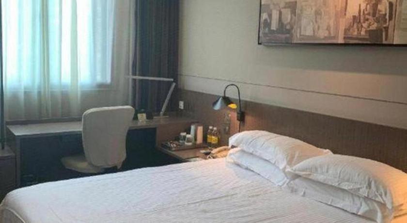 Jinjiang Select Pudong Airport Hotel 3*