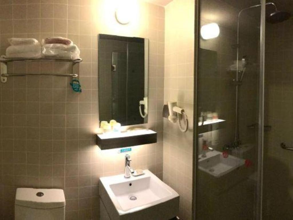 Jinjiang Select Fengxian Baolong Square North Yunhe Road Otel 2*