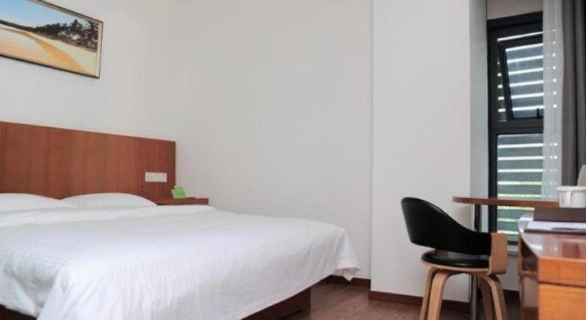 Vatica Jiading District Anting Metro Station Moyu Road Hotel