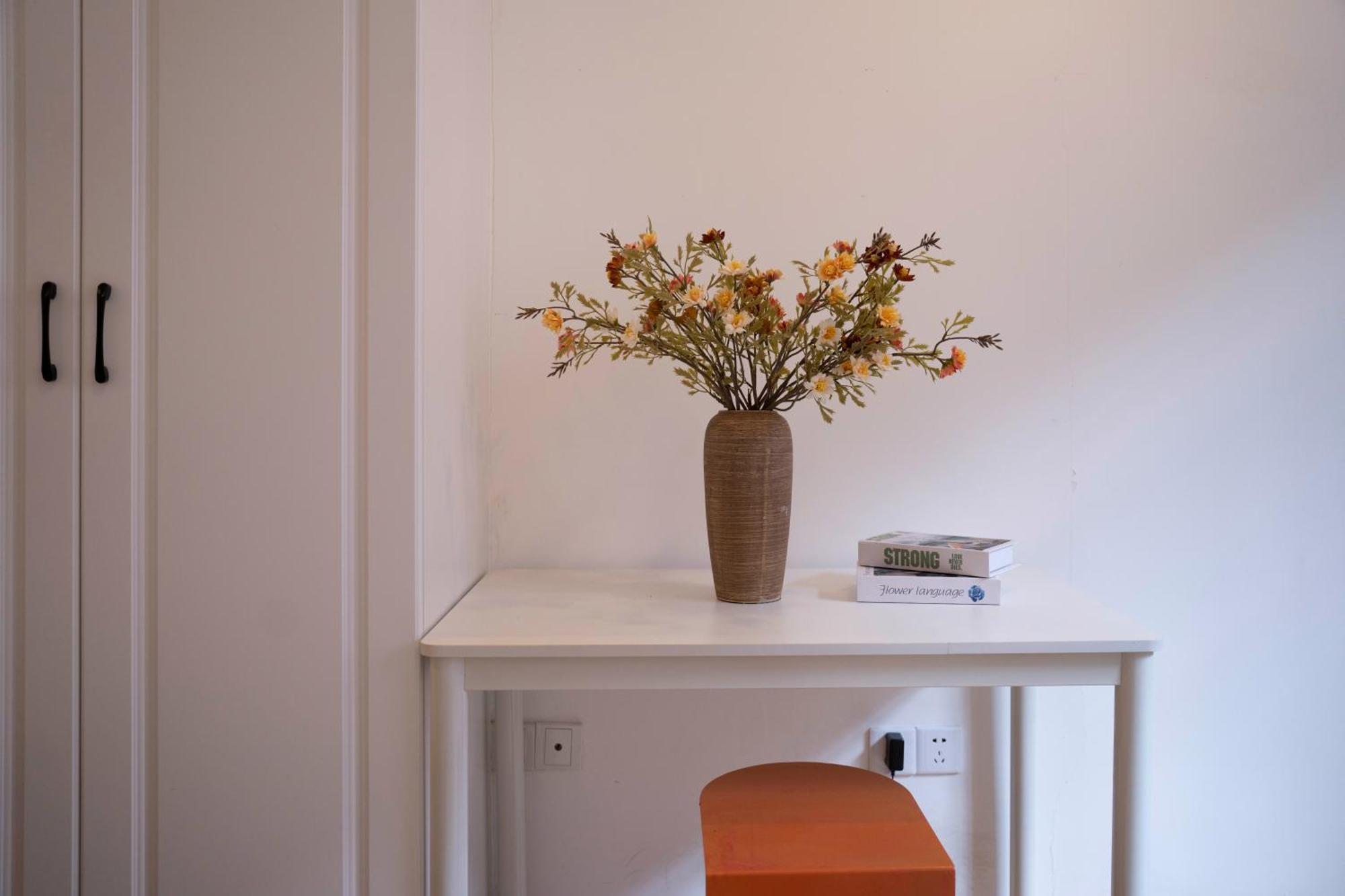 Book And Bed - Xujiahui Apartment *