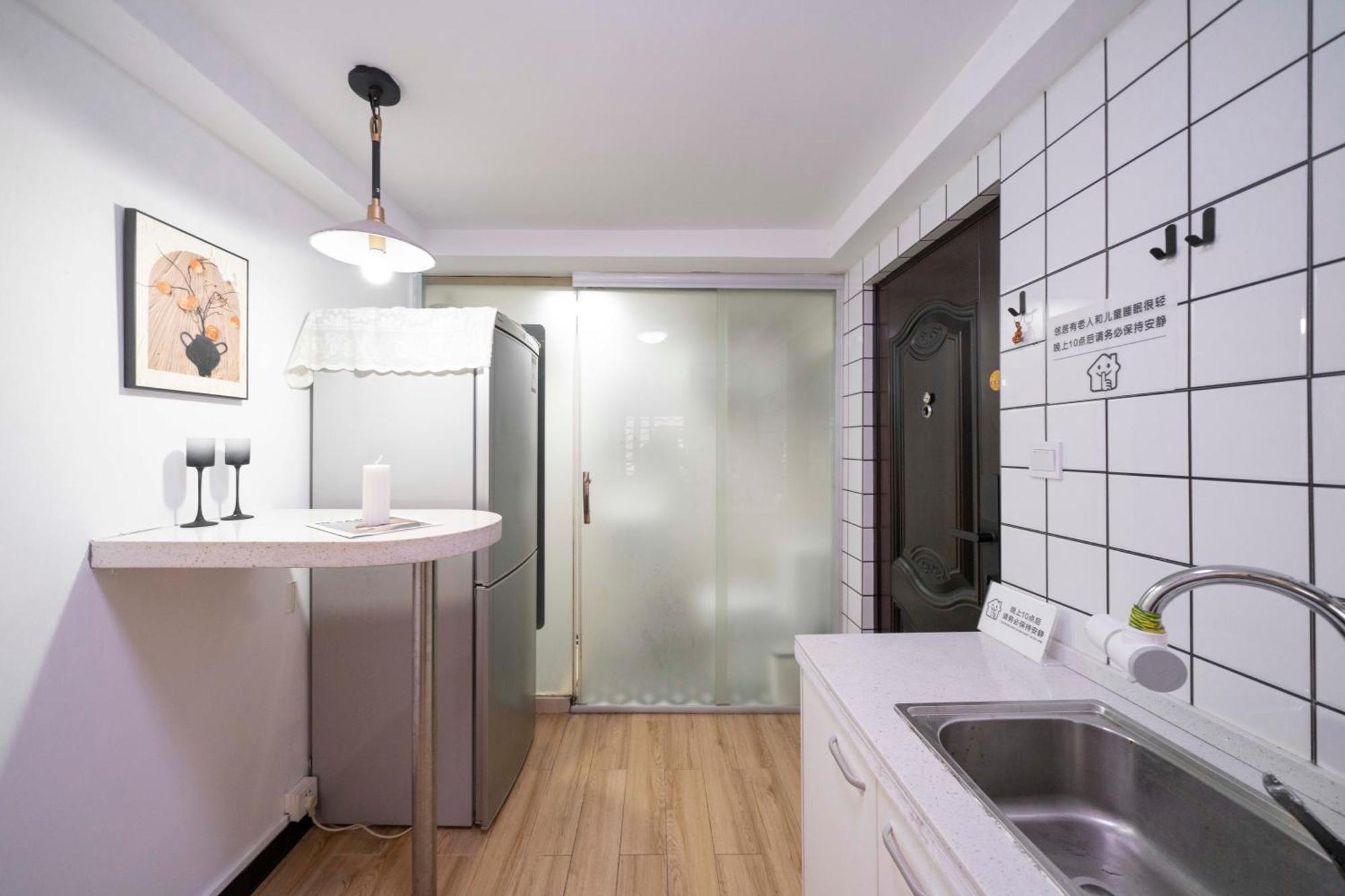 Apartment Book And Bed - Xujiahui Shanghai