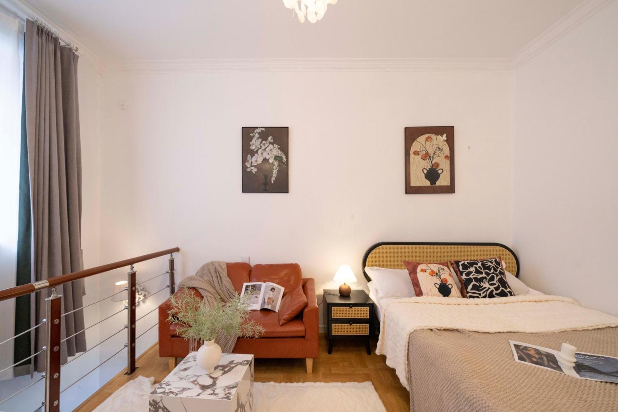 Apartment Book And Bed - Xujiahui