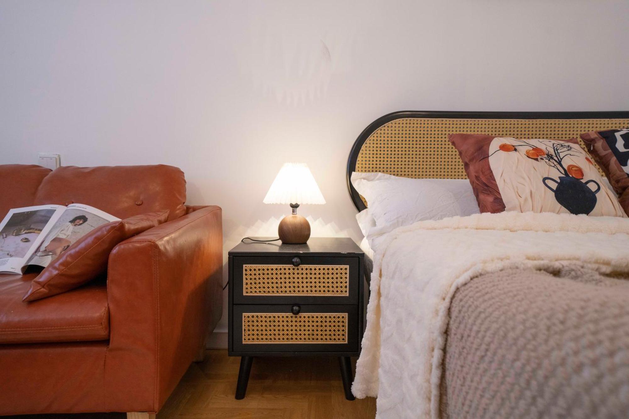 Apartment Book And Bed - Xujiahui Shanghai