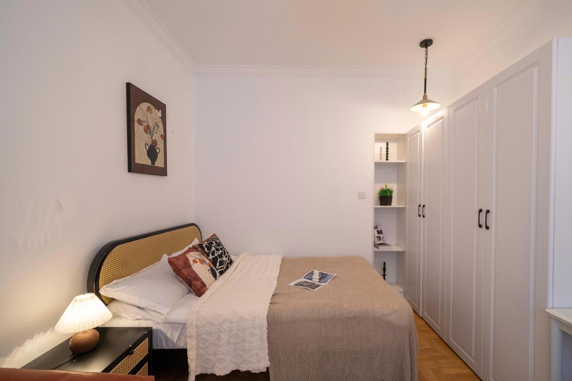 Book And Bed - Xujiahui Apartment