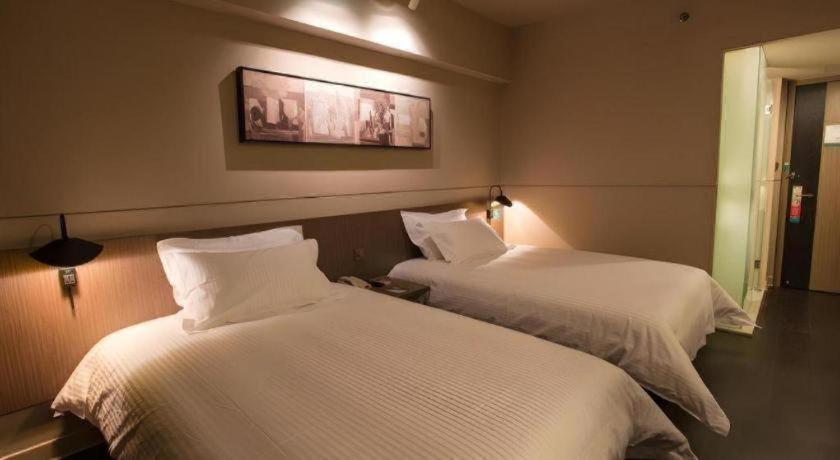 Jinjiang Select Pudong Airport Hotel 3*