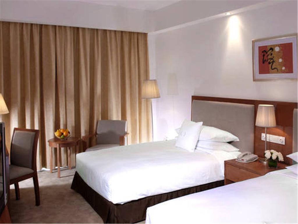 Gloria Plaza Kangqiao 3*