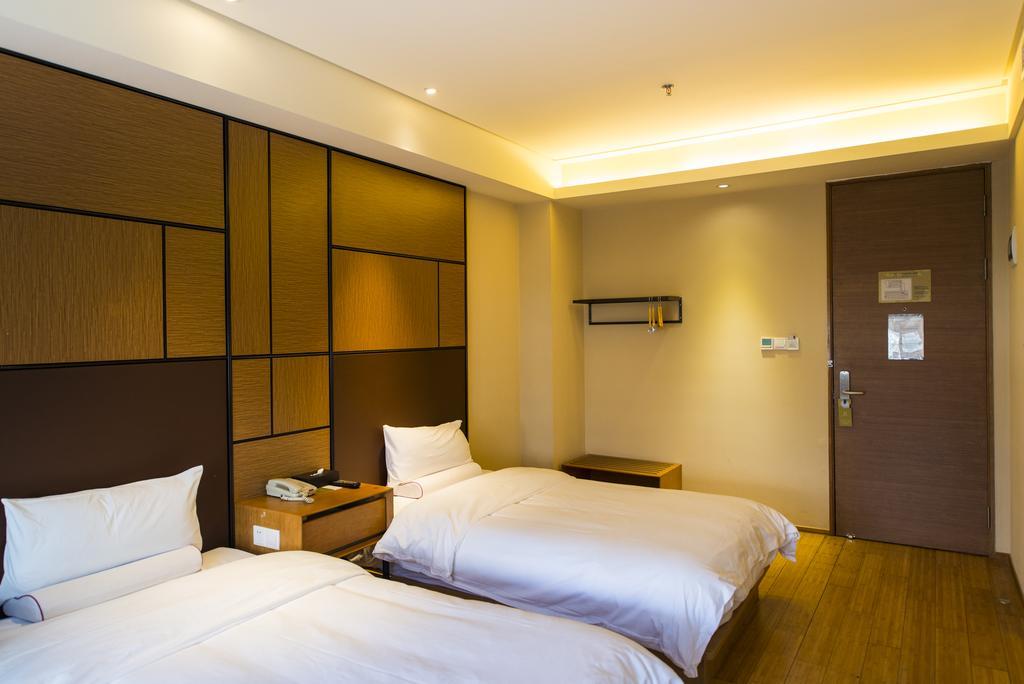 Ji Xujiahui Hotel 3*