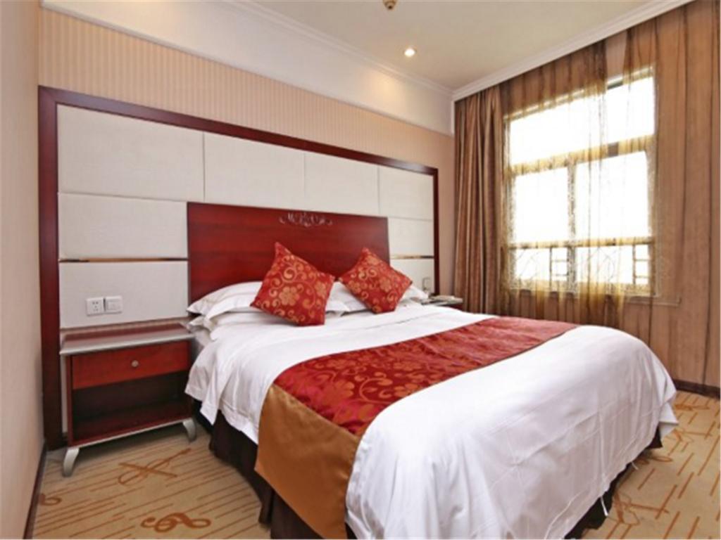 Vienna South Railway Station And Everbright Hotel 3*