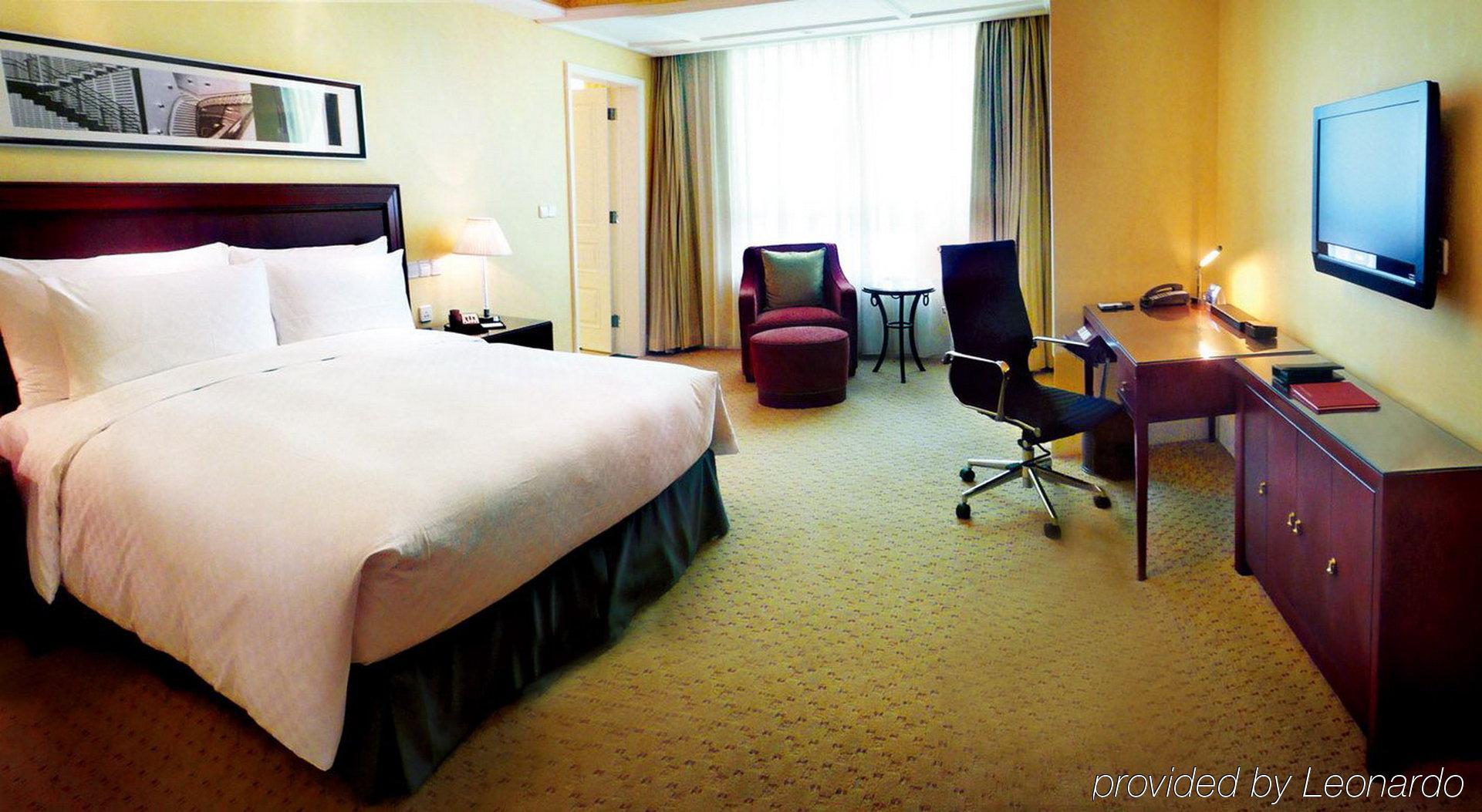 Parkline Century Park Hotel 5*