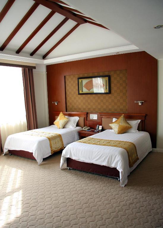 Hotel New Phoenix Town