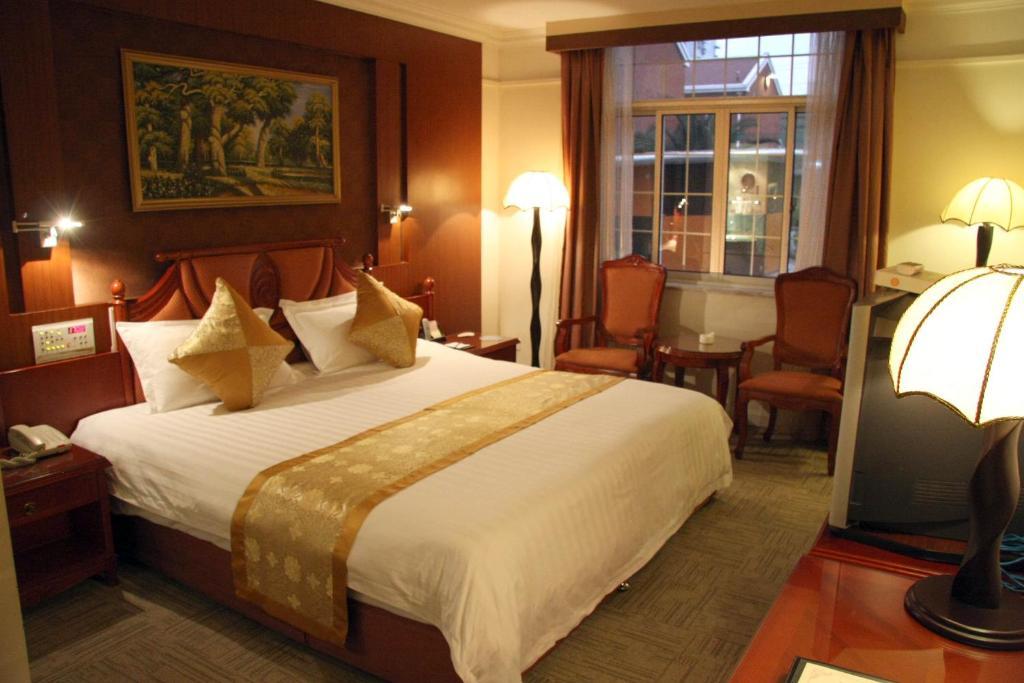 New Phoenix Town Hotel