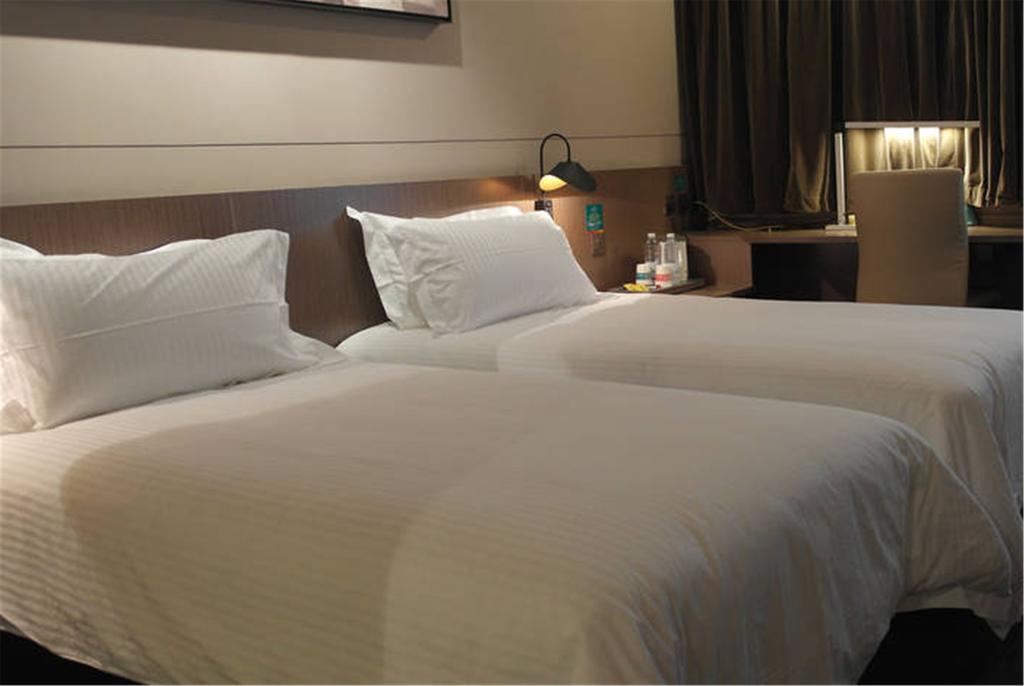Jin Jiang East Asia Hotel 2*