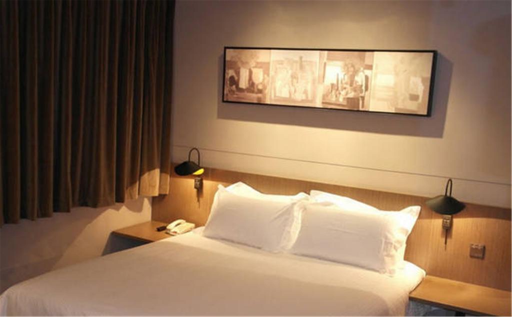 Jin Jiang East Asia Hotel 2*