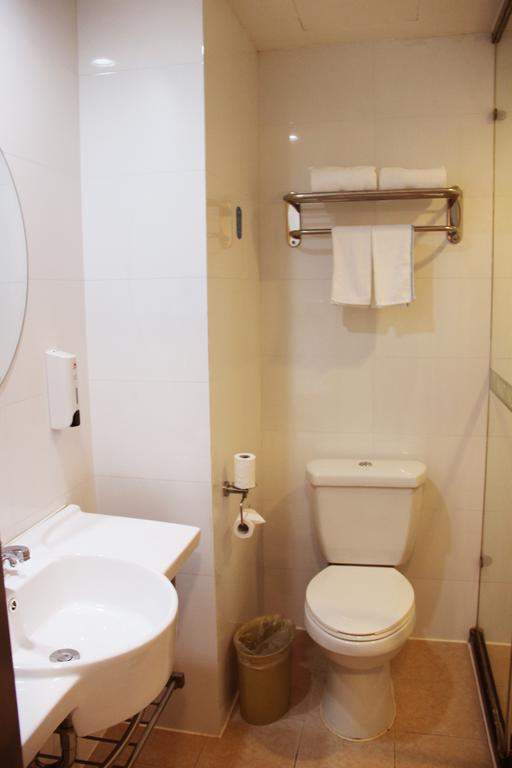 Hotel Hanting Express Songjiang North Renmin Road 2*