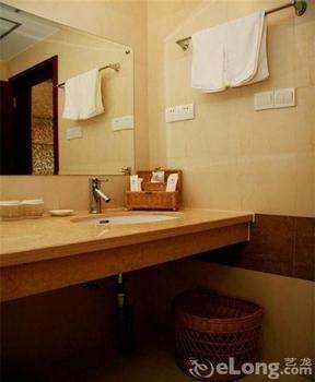 Echarm North Bund Tilanqiao Metro Station Hotel