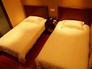 Greentree Jiading Huancheng Road Express 2*