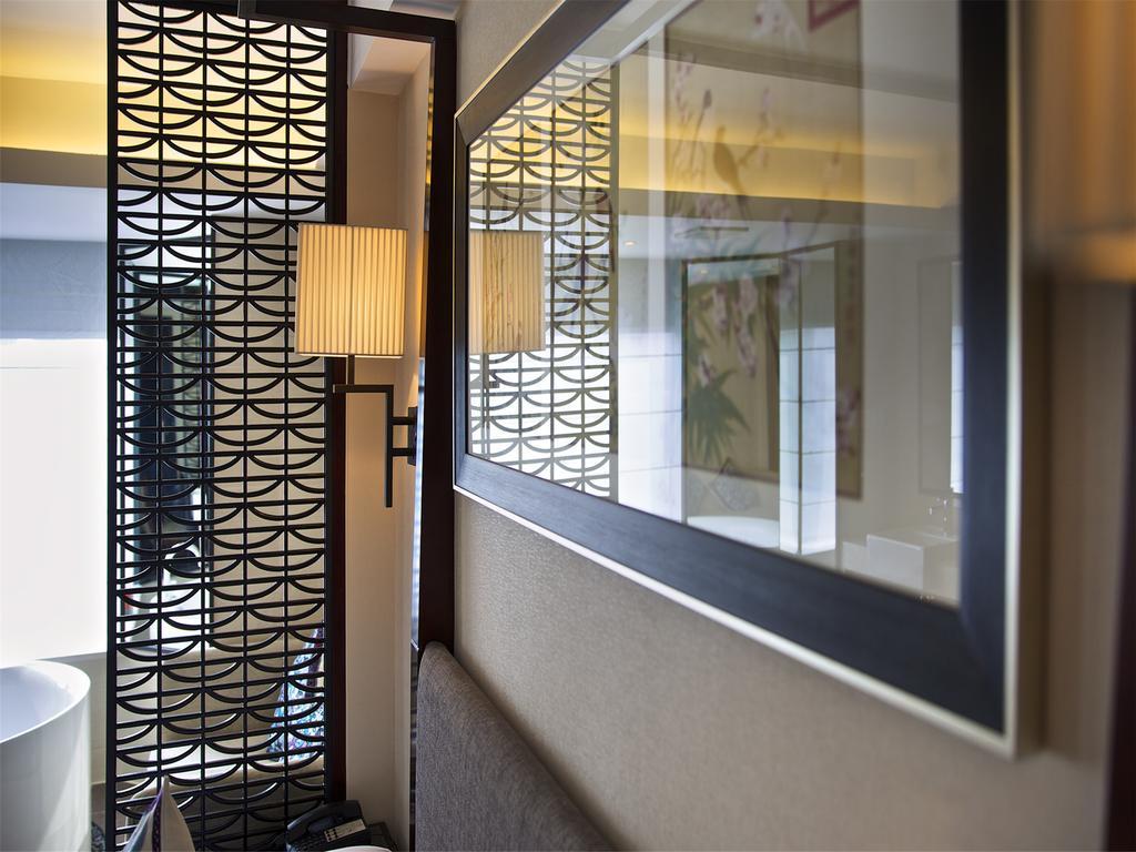 Ssaw Boutique Hongkou Hotel 3*