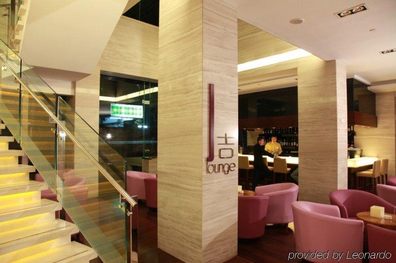 Hotel Holiday Hongqiao Central By Ihg