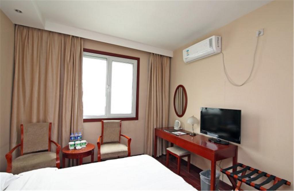 Hotel Greentree Jiangwan Town Express 3*