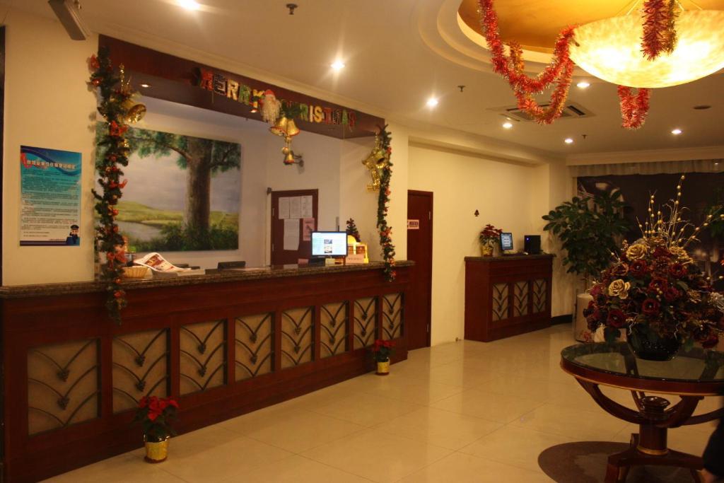 Hotel Greentree Changyang Road Jiangpu Park Metro Station Business 3*