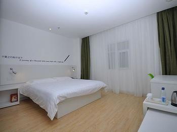 168 Nanhui Huinan Subway Station Hotel