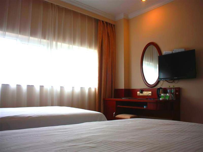 Greentree Pudong Wild Zoo Express 3* Xangai