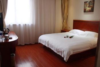 Hotel Greentree Inn Shanghai Luojing Express Hotel 3*