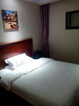 Hotel Greentree Inn Shanghai Luojing Express Hotel 3*