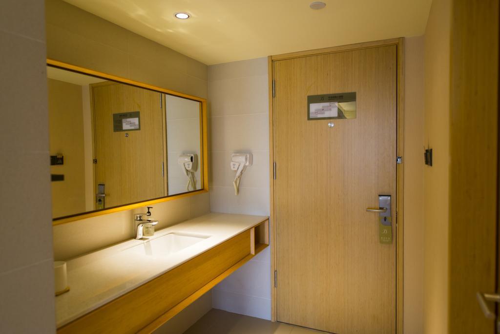 Hotel Ji Hongqiao Wuzhong Road 4*